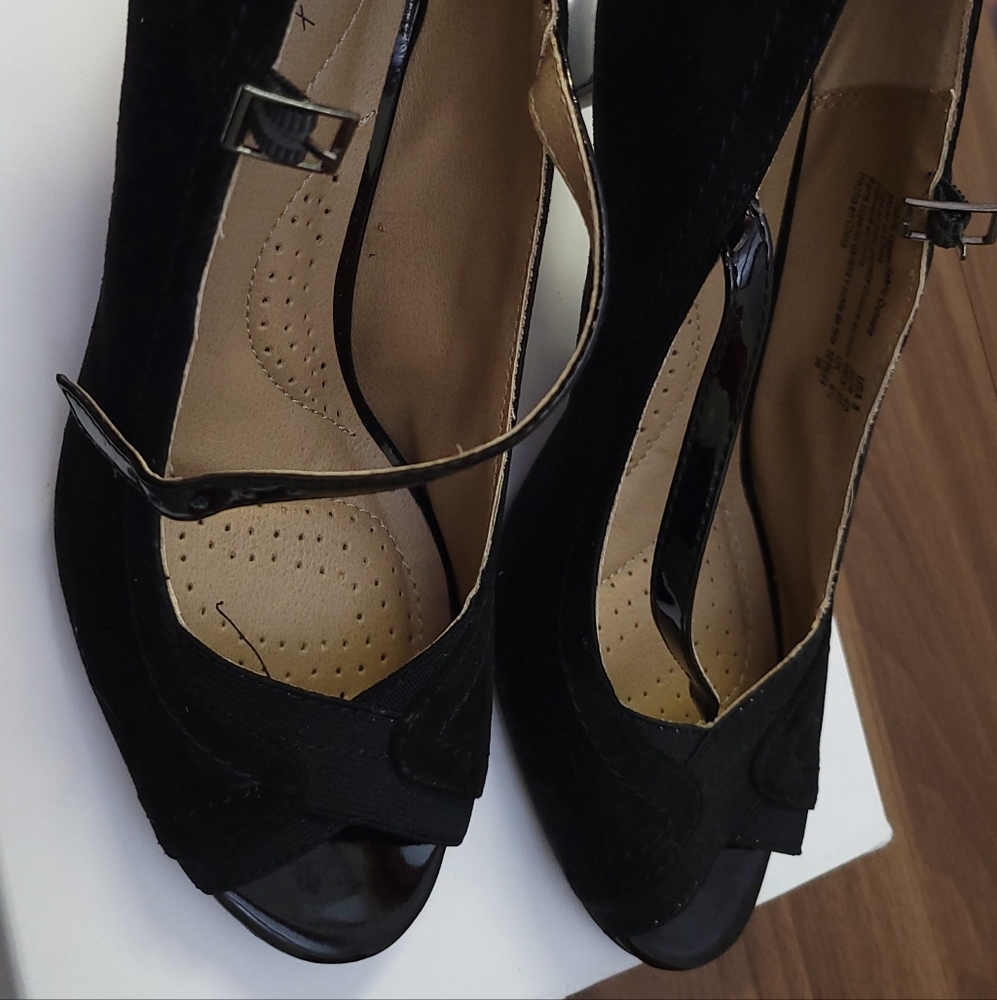 Shoes - Picture 3 of 3